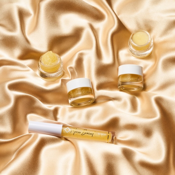 Drekinantis regeneruojantis lupu sveitiklis Marie Brocart Intensive Regenerating Lip Scrub With 24K Gold Flakes MAR30038 su aukso dalelemis mangu kvapo 8 g 3